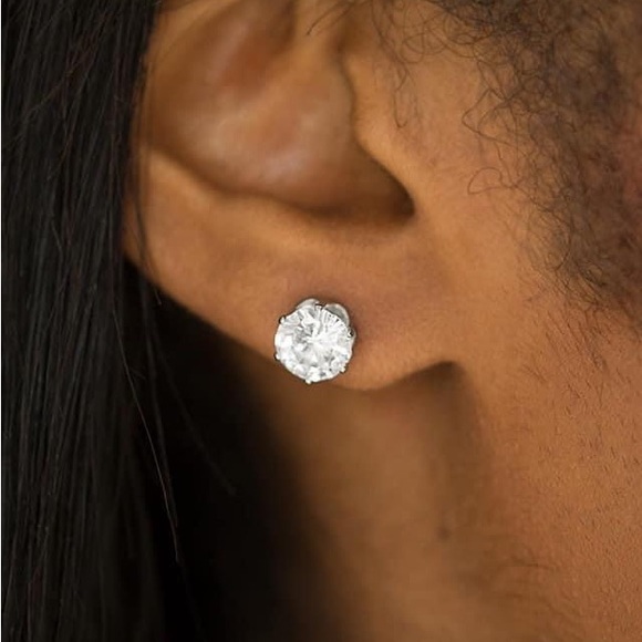 🐾Just In Timeless☃️ - Picture 2 of 4